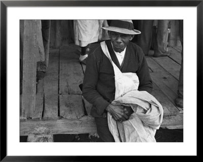 Cotton Picker, Arkansas, C.1935 by Ben Shahn Pricing Limited Edition Print image
