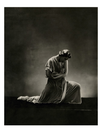 Vanity Fair - November 1931 by George Hoyningen-Huene Pricing Limited Edition Print image