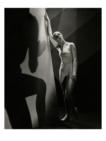 Vanity Fair - December 1928 by George Hoyningen-Huene Pricing Limited Edition Print image