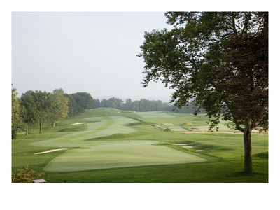 Oakmont Country Club, Hole 18 by Stephen Szurlej Pricing Limited Edition Print image
