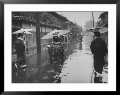 Rainy Day In Kyoto by Eliot Elisofon Pricing Limited Edition Print image