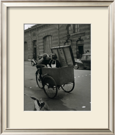 Baiser Blotto, C.1950 by Robert Doisneau Pricing Limited Edition Print image