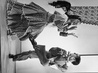 Spanish Dancers Rosario And Antonio Performing, by Gjon Mili Pricing Limited Edition Print image