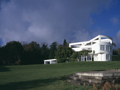 St Ann's Court, Chertsey, Surrey- Original House By Raymond Mcgrath, 1937 by Richard Bryant Pricing Limited Edition Print image