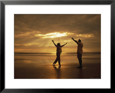 Couple In Sunset by Kevin Radford Pricing Limited Edition Print image