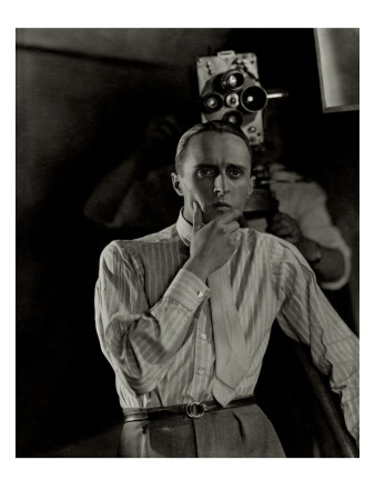 Vanity Fair - December 1932 by George Hoyningen-Huene Pricing Limited Edition Print image