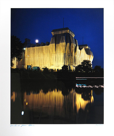 Foto Wrapped Reichstag/Berlin Iii by Christo Pricing Limited Edition Print image