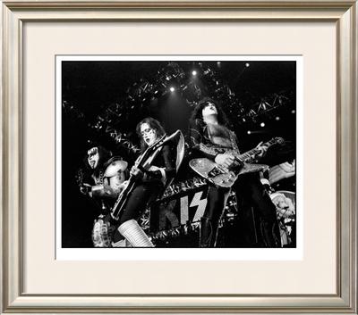 Kiss by Mike Ruiz Pricing Limited Edition Print image
