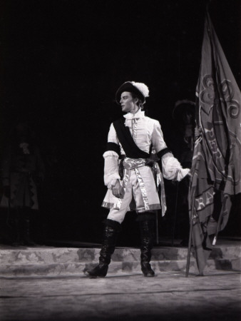 Gérard Philipe Dans Le Prince De Hombourg Au Festival D'avignon En 1951 by Benno Graziani Pricing Limited Edition Print image