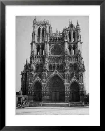 Exterior View Of Amiens Cathedral by Nat Farbman Pricing Limited Edition Print image