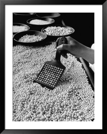 100 Pearls Being Counted At A Time Using Device At Factory by Alfred Eisenstaedt Pricing Limited Edition Print image