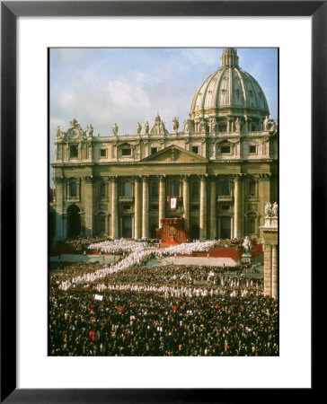 Pope Paul Vi In Front Of St. Peter's During 2Nd Vatican Council by Carlo Bavagnoli Pricing Limited Edition Print image