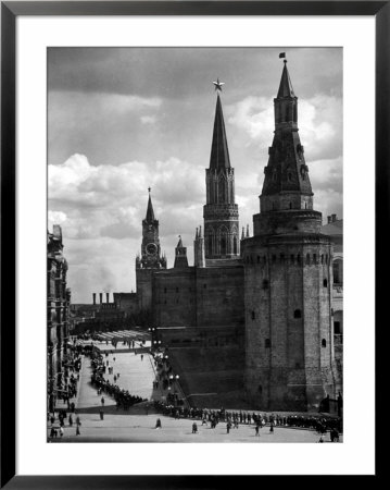 Line Of Russians Along Street In Front Of The Kremlin by Margaret Bourke-White Pricing Limited Edition Print image