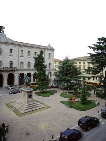 Piazza Italia by Giovanni Battista Moroni Pricing Limited Edition Print image