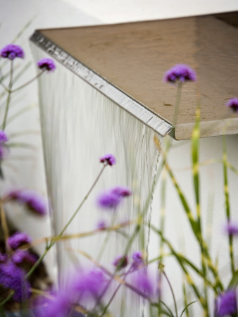 Minimalist Garden Designed By Wynniatt-Husey Clarke: Water Feature With Verbena Bonariensis by Clive Nichols Pricing Limited Edition Print image