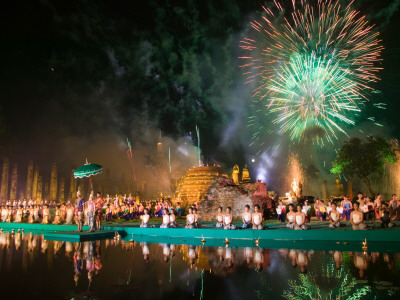 Wat Mahathat, Fireworks At Loi Krathon Festival by Noboru Komine Pricing Limited Edition Print image