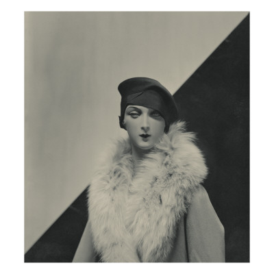Vogue - September 1928 by George Hoyningen-Huené Pricing Limited Edition Print image