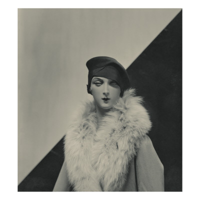 Vogue - September 1928 by George Hoyningen-Huene Pricing Limited Edition Print image