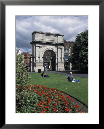 Fusileir's Arch At Saint Stephen's Green In Dublin, Ireland by Richard Nowitz Pricing Limited Edition Print image