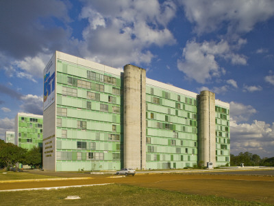Brasilia - Ministerios, Architect: Oscar Niemeyer by Alan Weintraub Pricing Limited Edition Print image