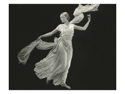 Vogue - November 1931 by George Hoyningen-Huené Pricing Limited Edition Print image
