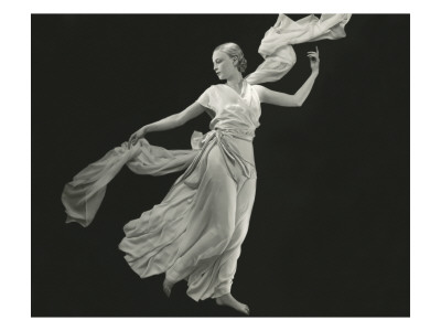 Vogue - November 1931 by George Hoyningen-Huene Pricing Limited Edition Print image