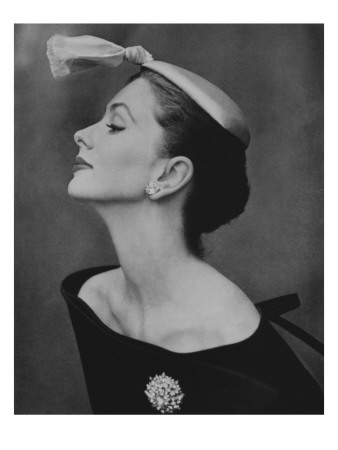 Vogue - August 1954 by John Rawlings Pricing Limited Edition Print image