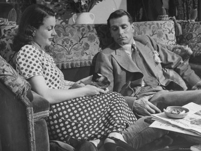 Laurence Olivier Relaxing With His Wife Vivien Leigh And Their Siamese Cat In Living Room At Home by Hans Wild Pricing Limited Edition Print image