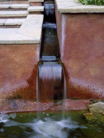 Petersfield Garden Water Feature: Concerete Rendered Wall With Rill And Waterfall by Clive Nichols Pricing Limited Edition Print image