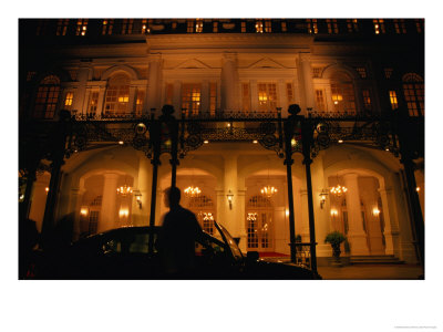 New Arrivals At Entrance To Raffles Hotel, Singapore by Glenn Beanland Pricing Limited Edition Print image