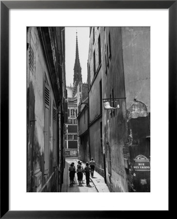 Students Abroad Touring In The 4Th Arrondissement by Yale Joel Pricing Limited Edition Print image