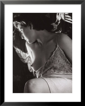 Bare-Breasted Woman by Vincenzo Balocchi Pricing Limited Edition Print image