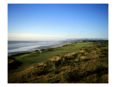 Pacific Dunes Golf Course, Hole 4 by Stephen Szurlej Pricing Limited Edition Print image