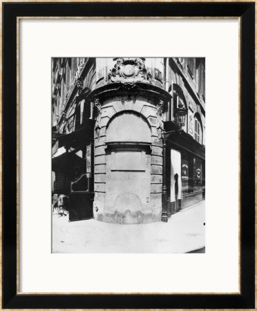 Fontaine De La Reine, Rue Saint-Denis, Paris, 1903 by Eugene Atget Pricing Limited Edition Print image