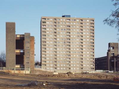 Stonebridge Estate, London, Old Block Due For Demolition, Shepheard Epstein Hunter Architects by Peter Durant Pricing Limited Edition Print image