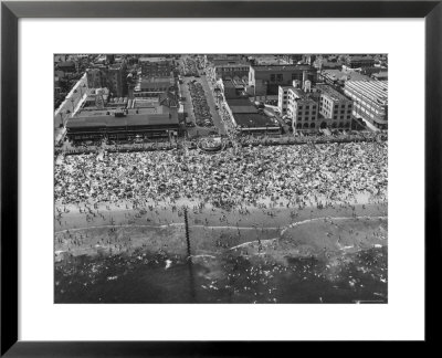 Aerial View Of Crowds Enjoying A Hot 4Th Of July At Rockaway Beach by Sam Shere Pricing Limited Edition Print image