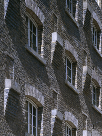 New Concordia Wharf Docklands, Warehouse Conversion, Architect: Pollard Thomas And Edwards by Richard Bryant Pricing Limited Edition Print image