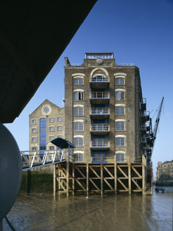 New Concordia Wharf Docklands, Warehouse Conversion, Overall Architect: Pollard Thomas And Edwards by Richard Bryant Pricing Limited Edition Print image