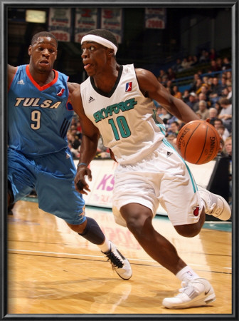 Tulsa 66Ers V Sioux Falls Skyforce: Jonny Flynn And Tweety Carter by Dave Eggen Pricing Limited Edition Print image