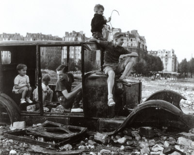 La Voiture Fondue by Robert Doisneau Pricing Limited Edition Print image