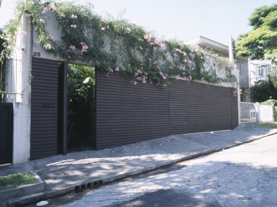 House For Brazilian Film Director, Sao Paolo, Entrance From Street, Architect: Isay Weinfeld by Alan Weintraub Pricing Limited Edition Print image