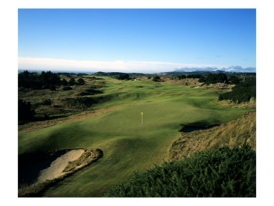 Pacific Dunes Golf Course, Hole 16 by Stephen Szurlej Pricing Limited Edition Print image