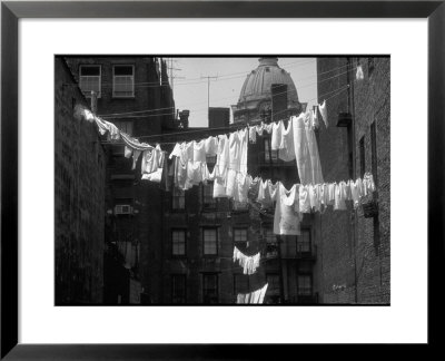Laundry On Line In Slum Area In New York City by Vernon Merritt Iii Pricing Limited Edition Print image