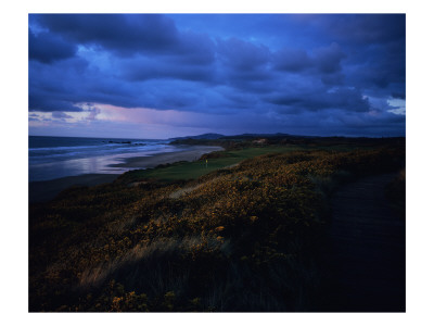 Pacific Dunes Golf Course, Hole 4 At Dusk by Stephen Szurlej Pricing Limited Edition Print image