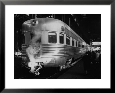 The El Capitan Stopping At The Train Station In Chicago by Peter Stackpole Pricing Limited Edition Print image