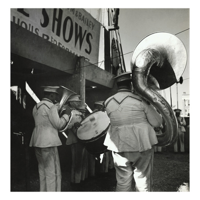 Vogue - April 1942 by Toni Frissell Pricing Limited Edition Print image