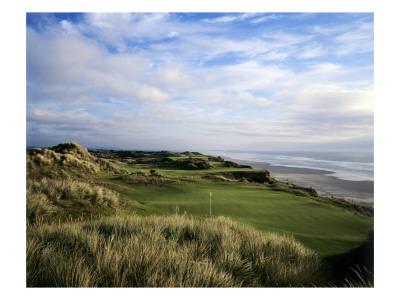 Pacific Dunes Golf Course, Hole 11 by Stephen Szurlej Pricing Limited Edition Print image
