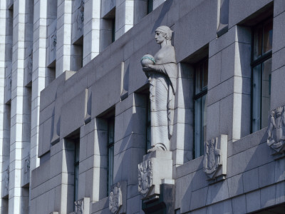 Adelaide House, King William Street, London Bridge, 1921-25, Sculpture By Sir William Reid Dick by David Churchill Pricing Limited Edition Print image