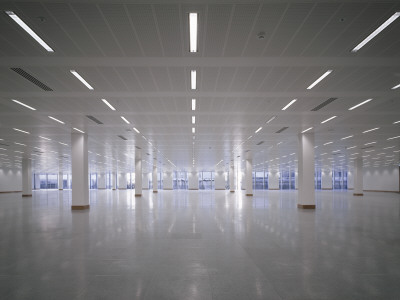 The City Of London, Interior Of Empty Trading Floor, Architect: Sidell Gibson Partnership by Richard Bryant Pricing Limited Edition Print image