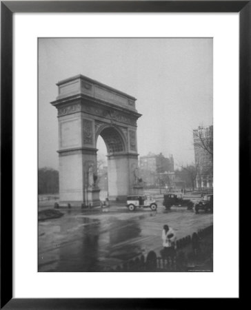 Washington Square Arch Designed By Stanford White, Washington Square Park, Greenwich Village, Nyc by E O Hoppe Pricing Limited Edition Print image